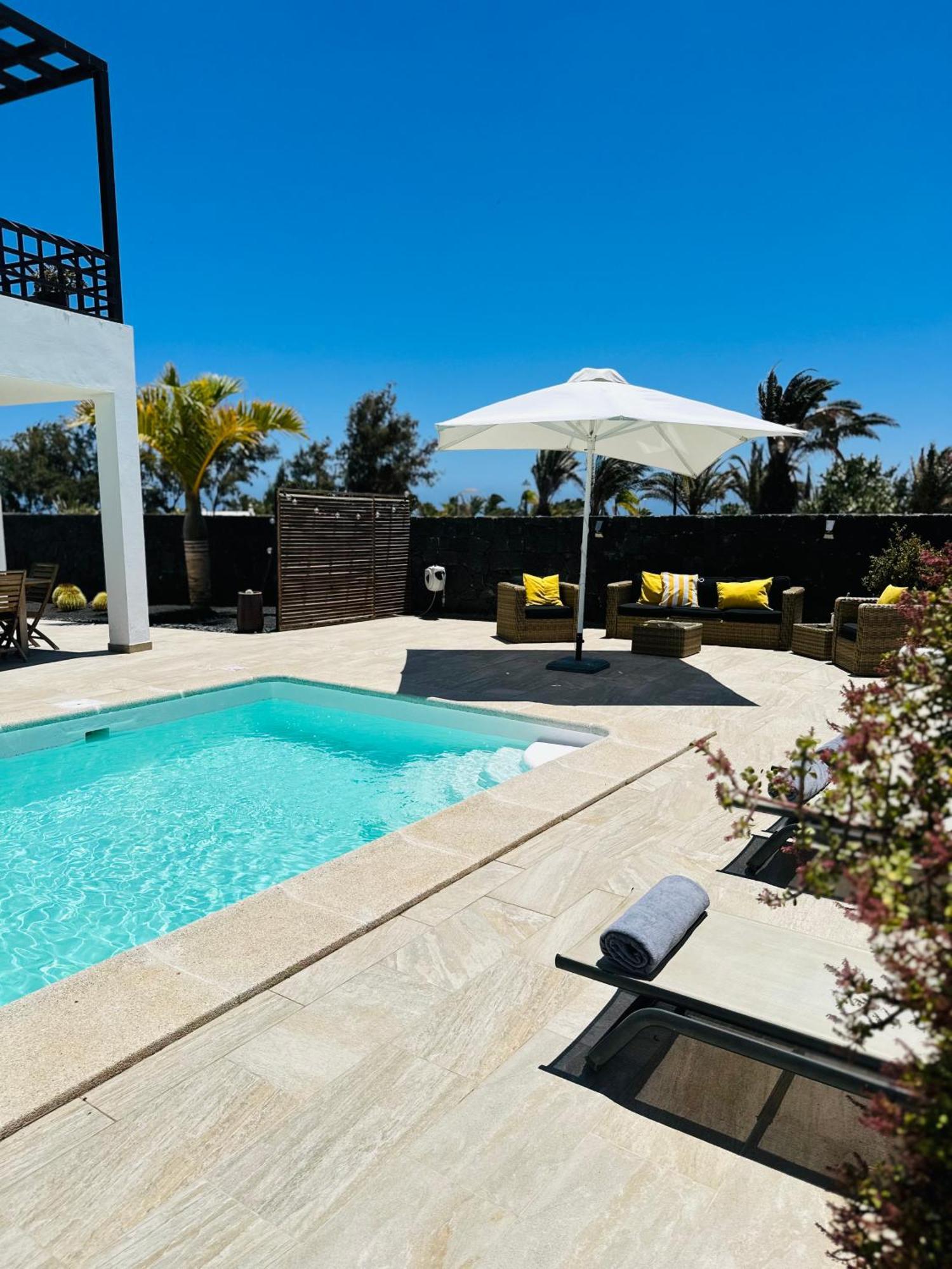 Casa Volcanes Costa Teguise Exterior photo